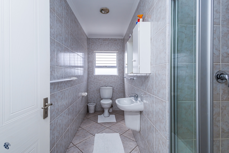 6 Bedroom Property for Sale in Middedorp Western Cape